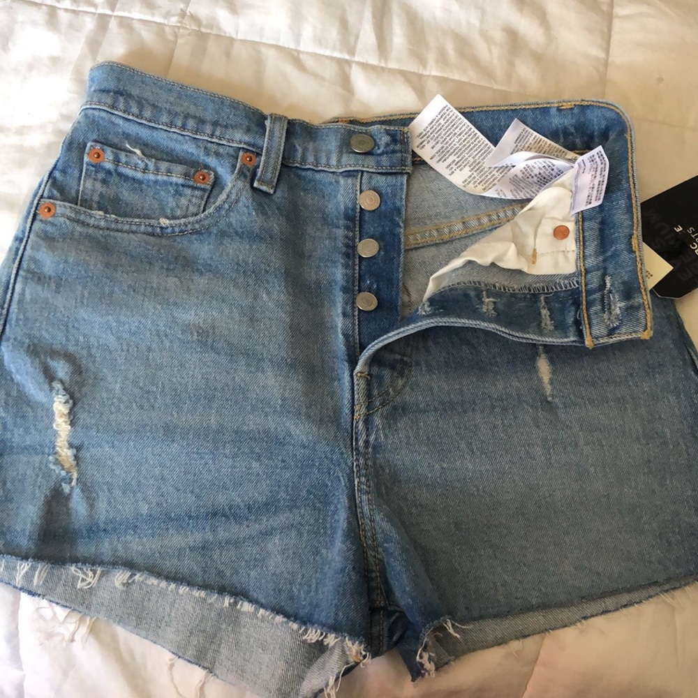 Levi’s Ribcage Shorts Distressed